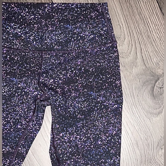 Lululemon Wunder Under Crop Hi-Rise
Crystalline Multi size 6 - Picture 5 of 8